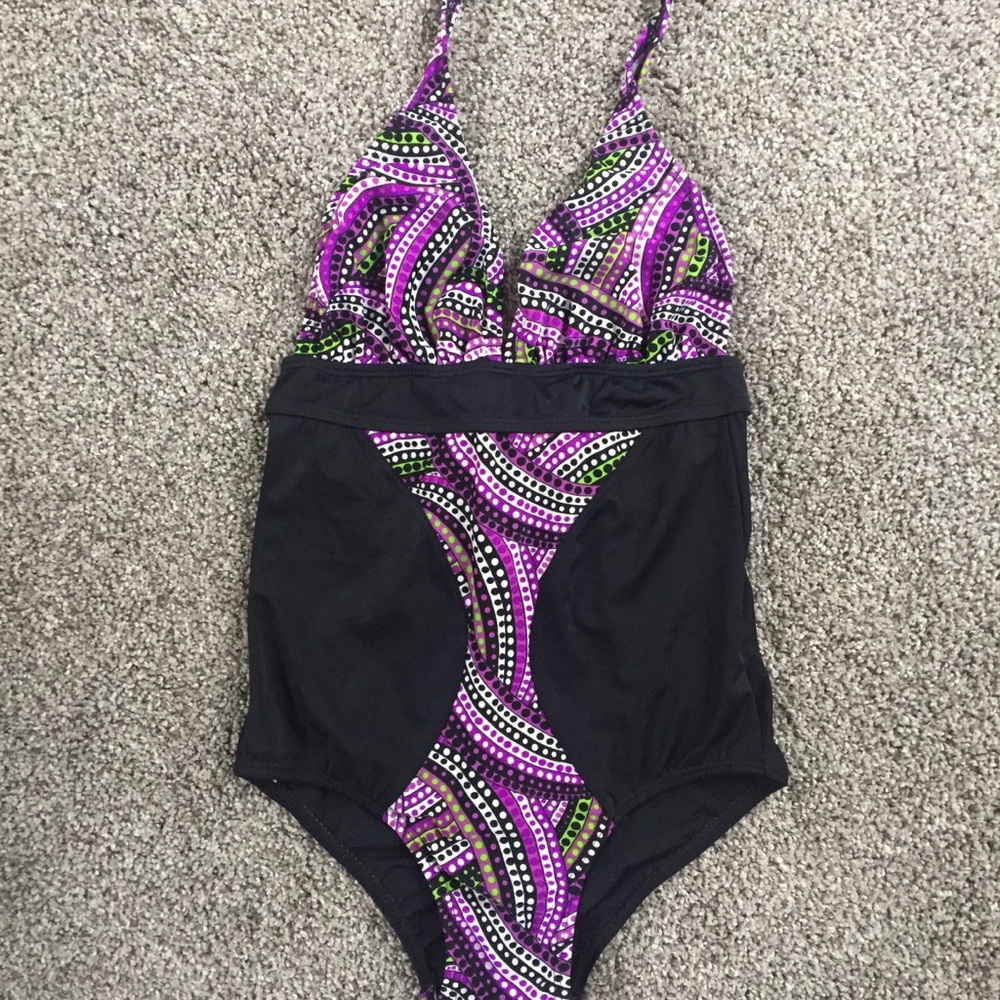 One piece bathing suit!☀️